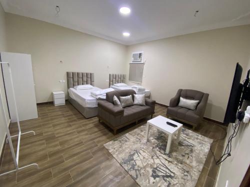 a living room with a bed and a couch at شقق مساكن ينبع in Yanbu