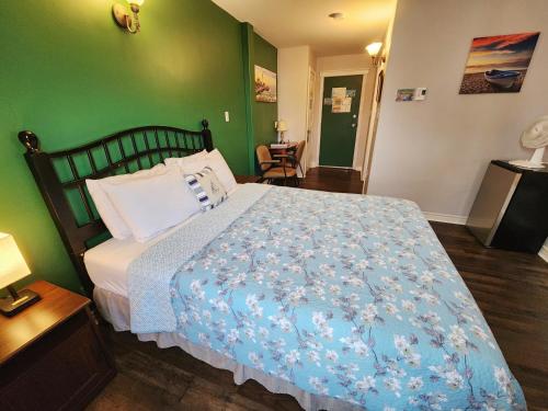 a bedroom with a bed and a green wall at The Inn at Fisherman's cove in Halifax