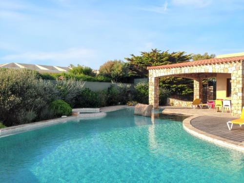 Swimmingpoolen hos eller tæt på Villa panoramique avec vue mer et montagne à Corbara