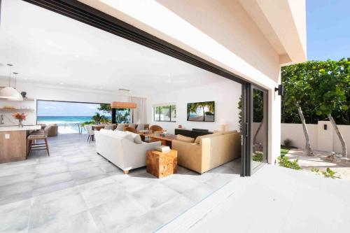 Gallery image of Halcyon Point - Brand New Beach House with Pool, Hot Tub, and Tanning Terrace in Old Man Bay