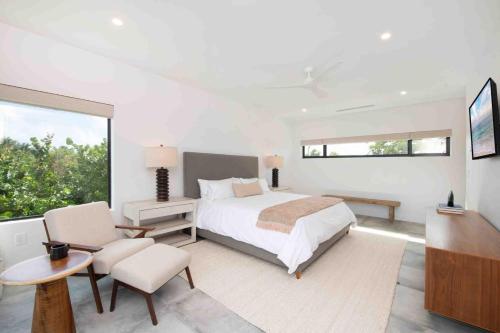 Gallery image of Halcyon Point - Brand New Beach House with Pool, Hot Tub, and Tanning Terrace in Old Man Bay