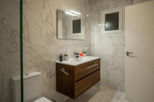 Habitación con Terraza y Baño Privado y Comodidades Compartidas