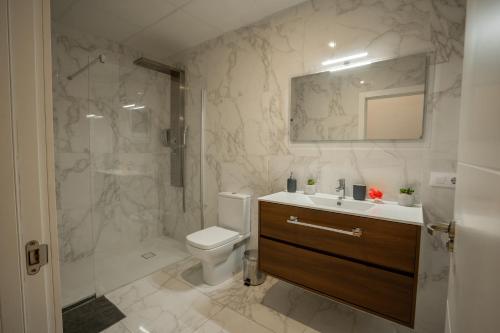 Habitación con Terraza y Baño Privado y Comodidades Compartidas