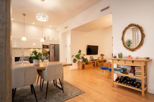 Habitación con Terraza y Baño Privado y Comodidades Compartidas