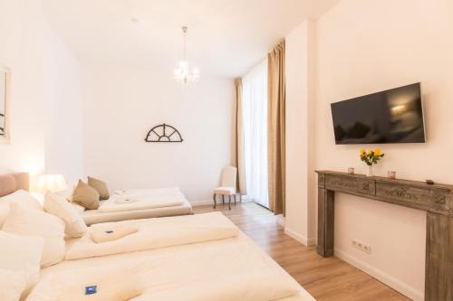FRITZ by ROCKCHAIR Apartments l SUPERHOST Status l 3 Bedrooms Boxspringbeds 2 Bathrooms 2 Kitchen - Cozy Family & Business Flair welcomes you! photo 7