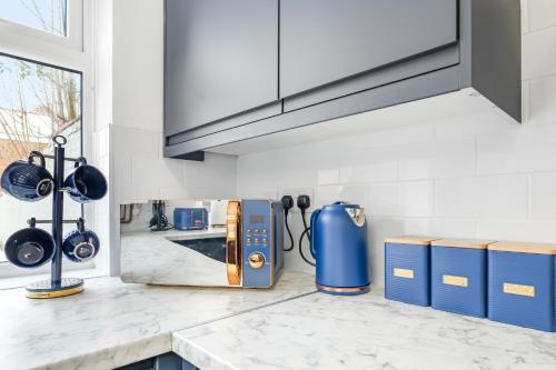 a kitchen with a counter top with a appliance at Contractor Luxury Home - Long Stays - 4 Bedrooms - Sleep 8 - Zip & Link Beds - Ultra Fast WiFi - Free Parking in Birkenhead