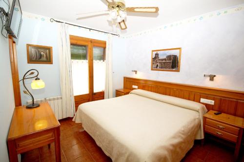 Postel nebo postele na pokoji v ubytování EVA & TRAVEL - Hotel LA BOTIGA