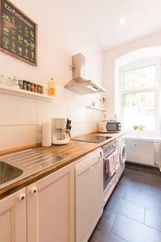 FRITZ by ROCKCHAIR Apartments l SUPERHOST Status l 3 Bedrooms Boxspringbeds 2 Bathrooms 2 Kitchen - Cozy Family & Business Flair welcomes you! photo 9