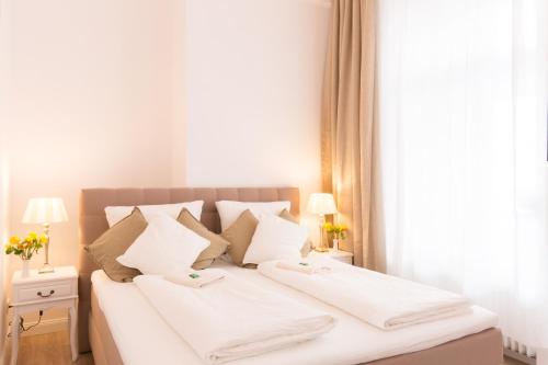 FRITZ by ROCKCHAIR Apartments l SUPERHOST Status l 3 Bedrooms Boxspringbeds 2 Bathrooms 2 Kitchen - Cozy Family & Business Flair welcomes you! photo 16