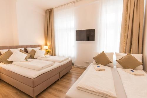 FRITZ by ROCKCHAIR Apartments l SUPERHOST Status l 3 Bedrooms Boxspringbeds 2 Bathrooms 2 Kitchen - Cozy Family & Business Flair welcomes you! photo 13