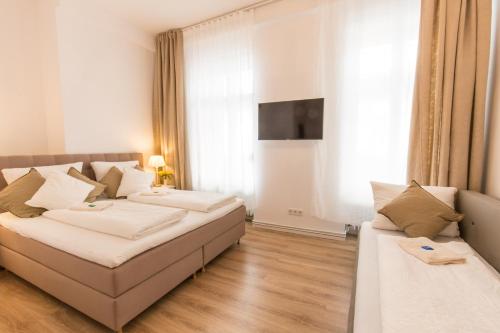FRITZ by ROCKCHAIR Apartments l SUPERHOST Status l 3 Bedrooms Boxspringbeds 2 Bathrooms 2 Kitchen - Cozy Family & Business Flair welcomes you! photo 30