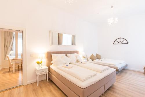 FRITZ by ROCKCHAIR Apartments l SUPERHOST Status l 3 Bedrooms Boxspringbeds 2 Bathrooms 2 Kitchen - Cozy Family & Business Flair welcomes you! photo 37