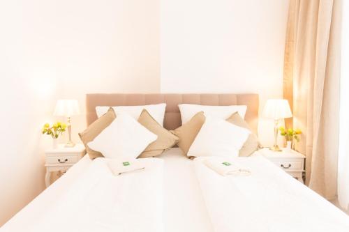 FRITZ by ROCKCHAIR Apartments l SUPERHOST Status l 3 Bedrooms Boxspringbeds 2 Bathrooms 2 Kitchen - Cozy Family & Business Flair welcomes you! photo 42