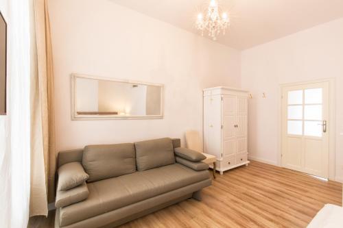 FRITZ by ROCKCHAIR Apartments l SUPERHOST Status l 3 Bedrooms Boxspringbeds 2 Bathrooms 2 Kitchen - Cozy Family & Business Flair welcomes you! photo 46