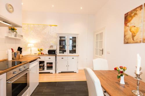 FRITZ by ROCKCHAIR Apartments l SUPERHOST Status l 3 Bedrooms Boxspringbeds 2 Bathrooms 2 Kitchen - Cozy Family & Business Flair welcomes you! photo 48