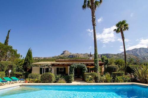 Fantastic villa in a quiet area near Pollensa by Renthousing