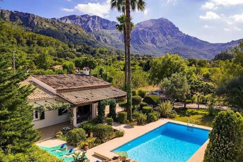 Fantastic villa in a quiet area near Pollensa by Renthousing