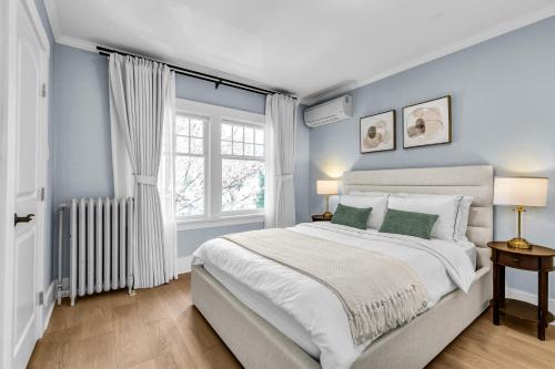 Katil atau katil-katil dalam bilik di West King Edward Luxury Guest Home