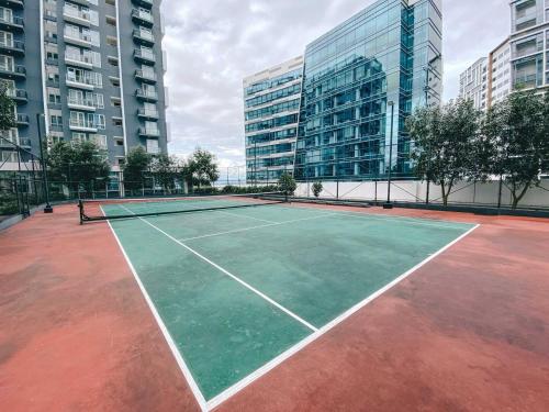 Instalaciones para jugar a tenis o squash en SeaBu Properties o alrededores