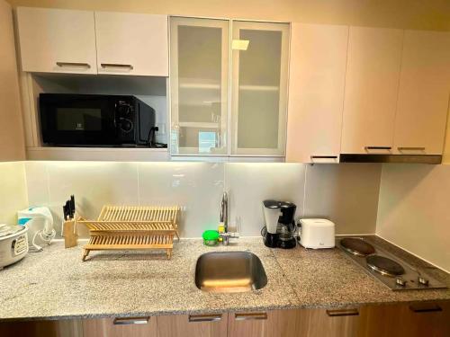 Una cocina o cocineta en SeaBu Properties