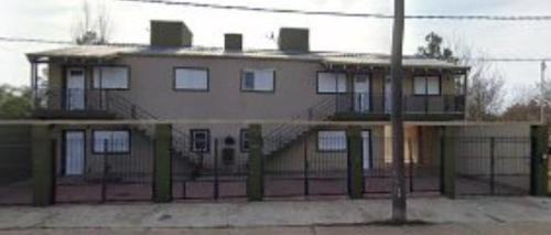 una casa con una valla delante en La Telesita, en Concordia