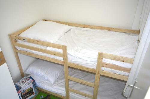 Postel nebo postele na pokoji v ubytování NA - Ostsee-Traum - Ferienwohnung mit Meerblick am Hansa Park, W-LAN & Parkplatz kostenlos