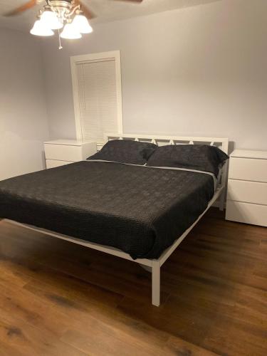 Ένα ή περισσότερα κρεβάτια σε δωμάτιο στο Spacious 3 Bedroom , 2 Bath House