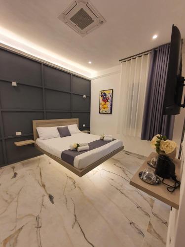 Ένα ή περισσότερα κρεβάτια σε δωμάτιο στο MikAle Luxury Rooms