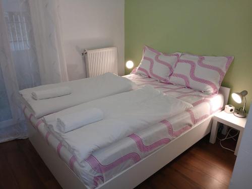 Katil atau katil-katil dalam bilik di Apart-Chic-Les-Ulis With Balcon, Terrasse and Parking