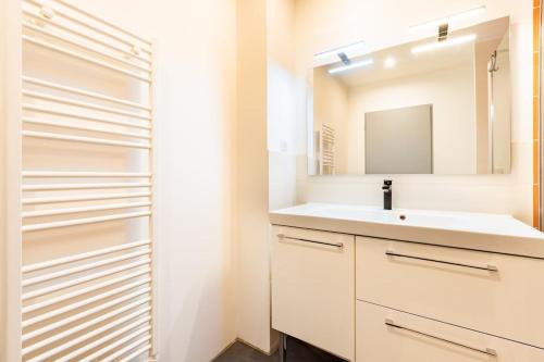 Ένα μπάνιο στο Le Grand Jany Spacious T4 with Terrace