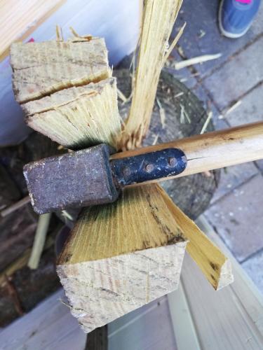 a brush sitting on top of a piece of wood at Sailor Apartman Balatonlelle in Balatonlelle