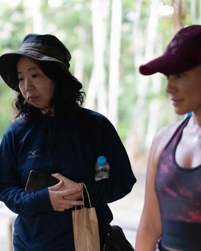 a woman holding a bag and a woman holding a water bottle at Evolução Ecolodge in Iranduba