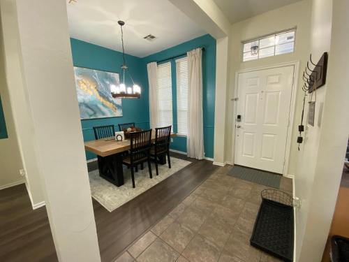 a dining room with blue walls and a table and chairs at The Lazy Lasso in Edmond