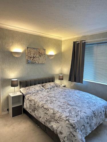 Ένα ή περισσότερα κρεβάτια σε δωμάτιο στο The comfort House - Cosy 3 Bedroom house