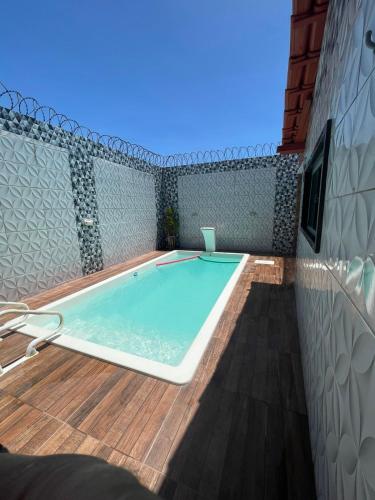 Πισίνα στο ή κοντά στο Casa com Piscina em Prado Bahia