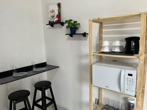 Dapur atau dapur kecil di Brisa da Ilha - Estúdios ao lado do aeroporto
