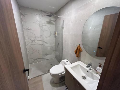 Vannituba majutusasutuses Mini suite cerca del parque La Carolina Quito