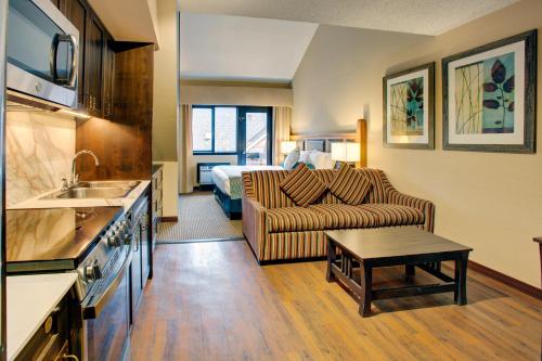 Η κουζίνα ή μικρή κουζίνα στο Blackcomb Lodge