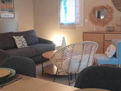 Photo de la galerie de l'établissement T3 moderne avec jardin, terrasse, plage à proximité, parking et WiFi à Capbreton - FR-1-239-1094, à Capbreton