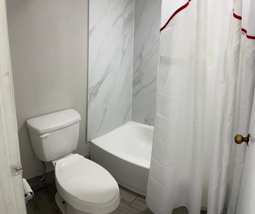 Ένα μπάνιο στο Red Roof Inn Rockingham