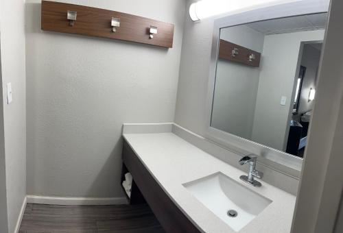 Ένα μπάνιο στο Red Roof Inn Rockingham