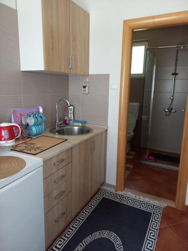 Dapur atau dapur kecil di Apartman KONAK