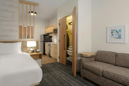 Ένα ή περισσότερα κρεβάτια σε δωμάτιο στο TownePlace Suites by Marriott Cincinnati Oakley