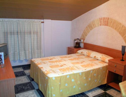 a bedroom with a bed and a dresser and a window at El Torreon del Miguelete in Miguel Esteban