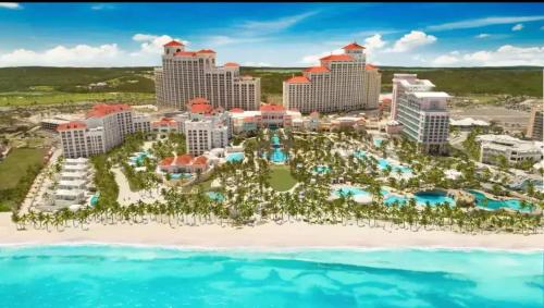 Swimmingpoolen hos eller tæt på A Short Beach walk fish fry minutes to downtown