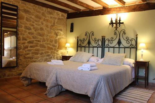 a bedroom with two beds with towels on them at Casa rural La Toba I y II in Bezana