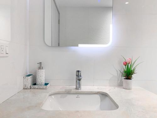 Un baño de Lujoso depa con vista a todo Guayaquil!