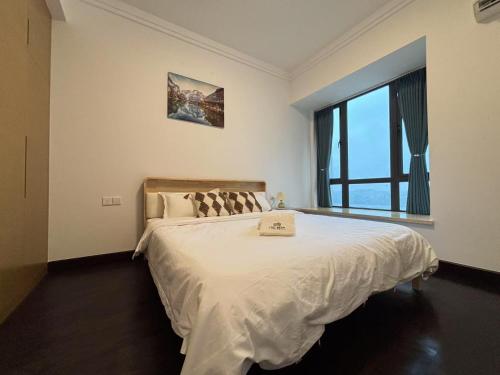 a bedroom with a large bed and a large window at TheBess Hotel Tokyo is located adjacent to Singapore and offers a sea viewIt is a family business smart room with the sea view of Princess Bay富力公主湾 in Johor Bahru