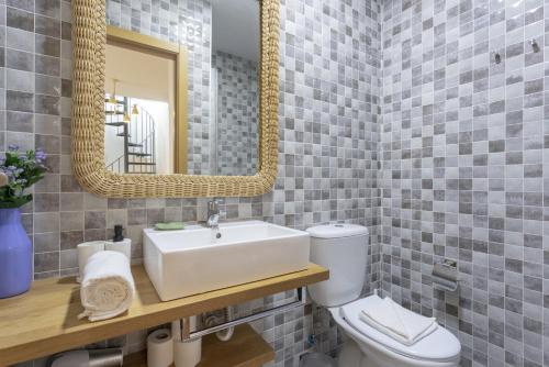 -MalagaSunApts-Terrace,Pool&Park