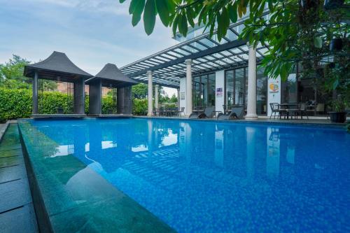 Bazén v ubytování Royal Padjadjaran Hotel nebo v jeho okolí